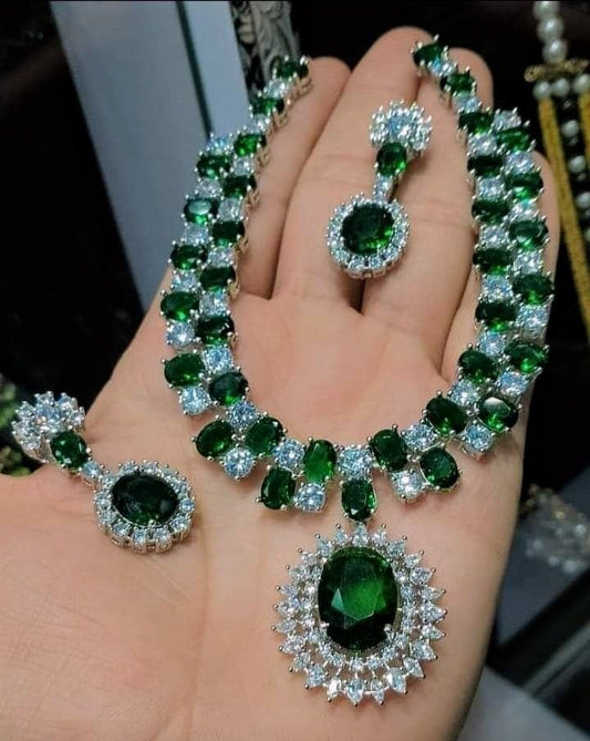 Green and Diamond Necklace Set For You